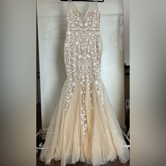 Fleurette Bridal Gown - Picture 6 of 11